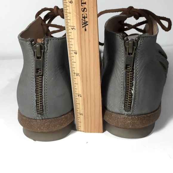 Born sandals bluish gray leather lace up 8 - Picture 9 of 9